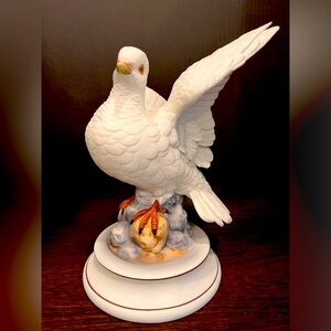 White Porcelain Dove by Andrea By Sadek made in Japan